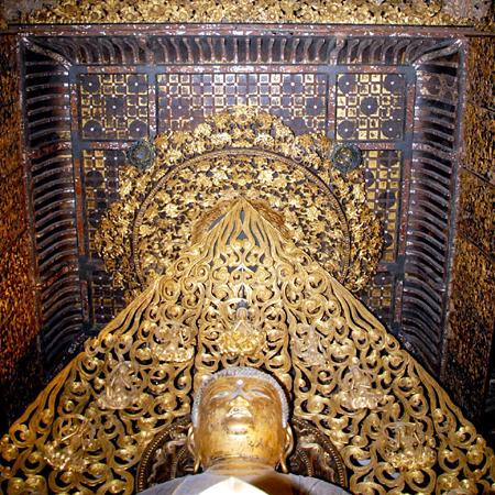 平等院鳳凰堂の阿弥陀如来坐像の頭上にある国宝の装飾「方蓋」